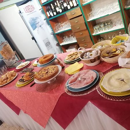 Hotel Esperia Piombino Buitenkant foto