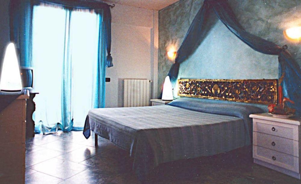 Hotel Esperia Piombino Buitenkant foto