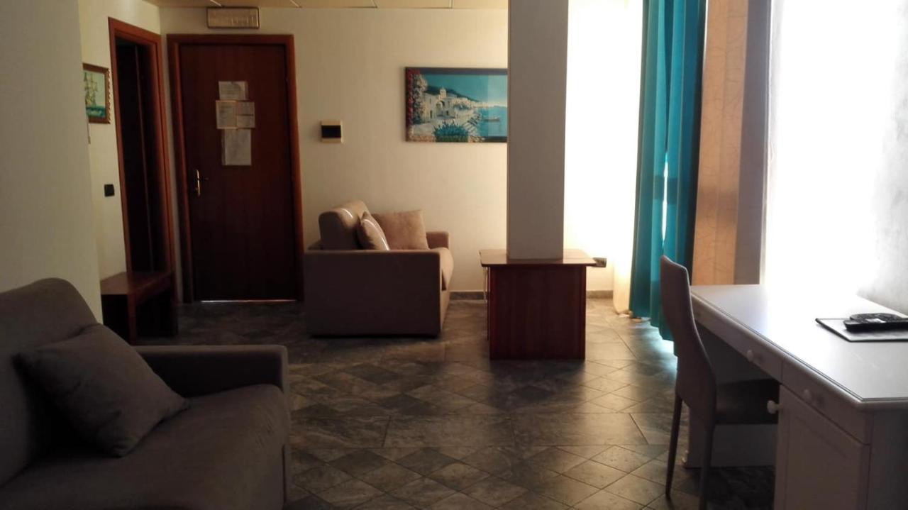 Hotel Esperia Piombino Buitenkant foto